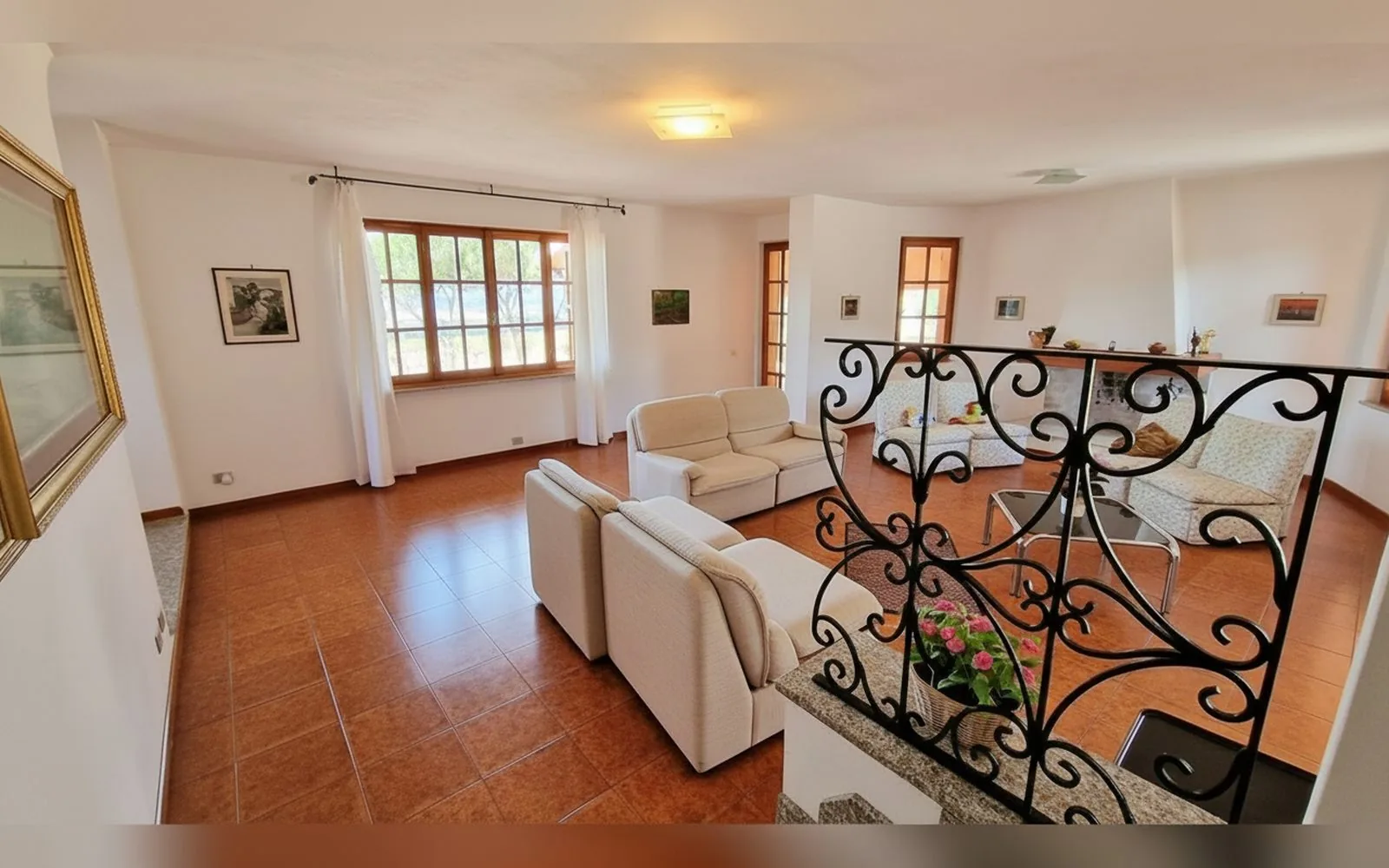 Villa Jolies, 